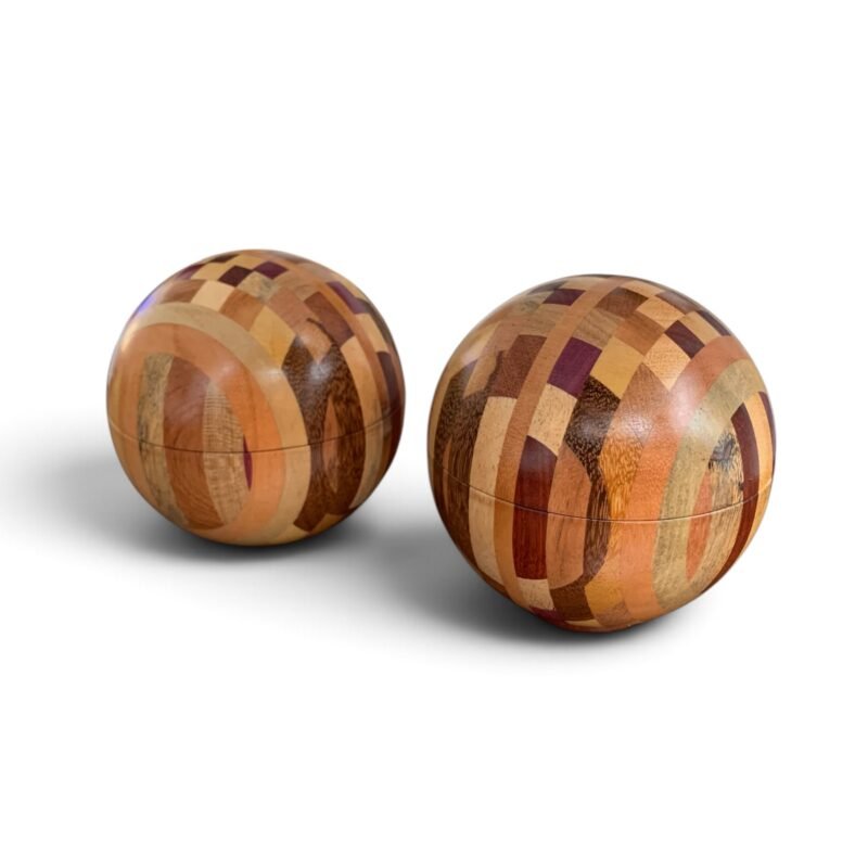 Caixa bola em Marchetaria