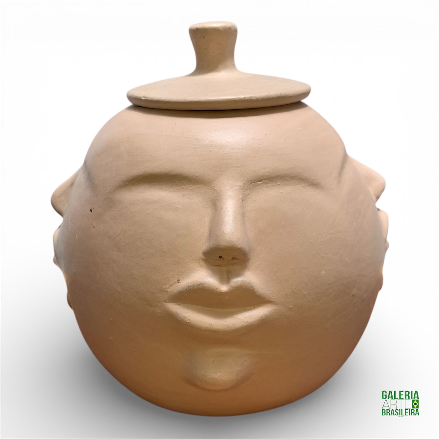 sopeira com rostos em barro
