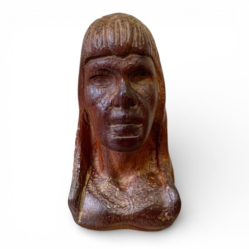 busto indigena em madeira